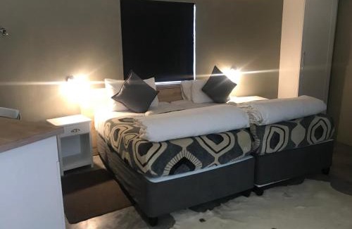 Grahamstown House | Inviting A Stone's Throw Accommodation with Family Amenities