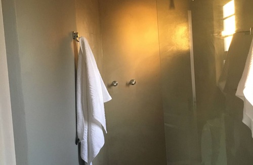Grahamstown Bed & Breakfast | Convenient A Stone's Throw Accommodation with Breakfast & Kitchen