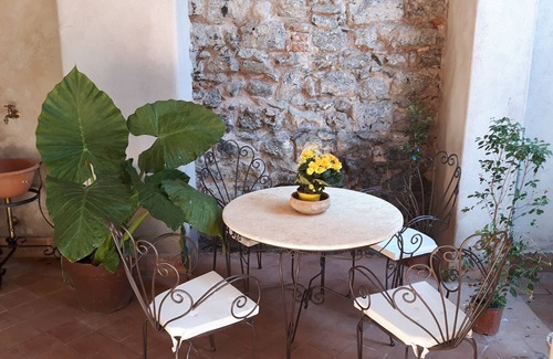 Aci Castello House | Beachfront Retreat Near Funivia dell'Etna with Pool