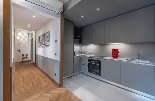 Oltrarno Apartment | Prime Location Steps from Ponte Vecchio - Rated 10/10!