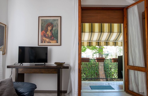 Lerici Apartment | Steps from the Sea! Cozy Oceanfront Apartment with Spa