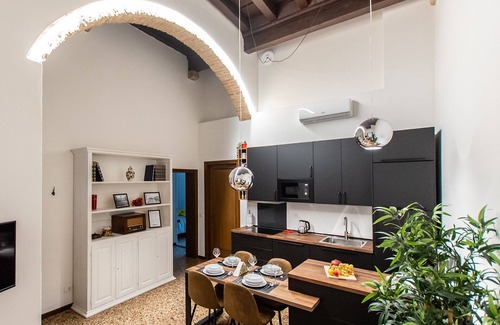Historic Centre Apartment | Just Steps from the Duomo - Rated 10/10 with Spa & Breakfast