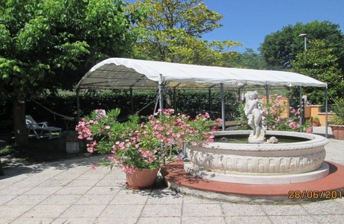 Loreto House | Sunny Studio Apartment with Spa and Breakfast Options