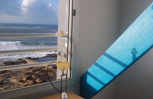 Guilvinec Apartment | Beachfront Studio with Ocean Views and Top Guest Ratings