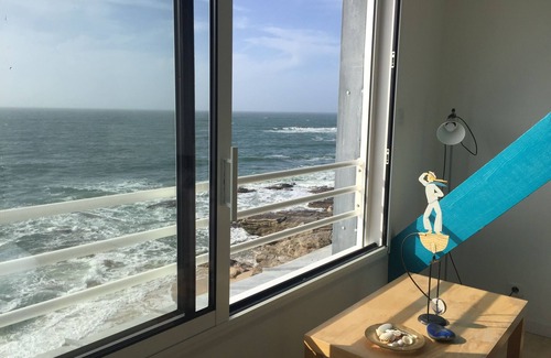 Guilvinec Apartment | Beachfront Studio with Ocean Views and Top Guest Ratings