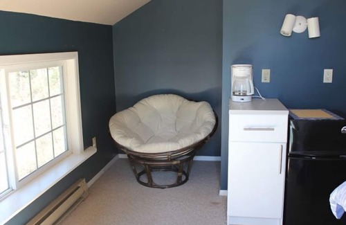Coeur d'Alene Apartment | Idyllic Studio with Lake View & Dock Access Near Trails