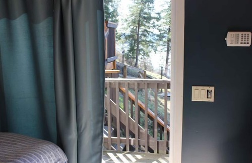 Coeur d'Alene Apartment | Idyllic Studio with Lake View & Dock Access Near Trails