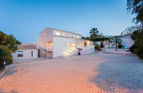 Praia da Luz Villa | Spacious 10-Bed Villa in Luz with Pool and Hot Tub