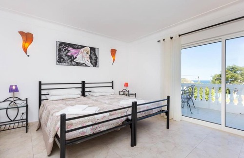 Praia da Luz Villa | Spacious 10-Bed Villa in Luz with Pool and Hot Tub