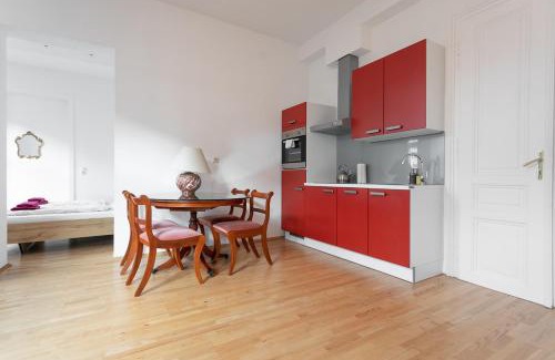Meidling Apartment | A stylish and comfortable 2 bedroom apartment with thoughtful design, private balcony, and a relaxing bathtub, making it perfect for well being and cozy city living