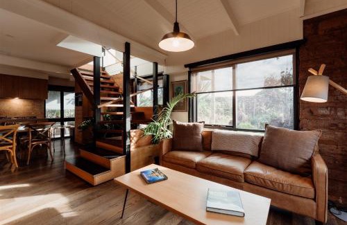 Surf Beach House | Stylish Retreat with Ocean View at Surf Beach - 4 Star