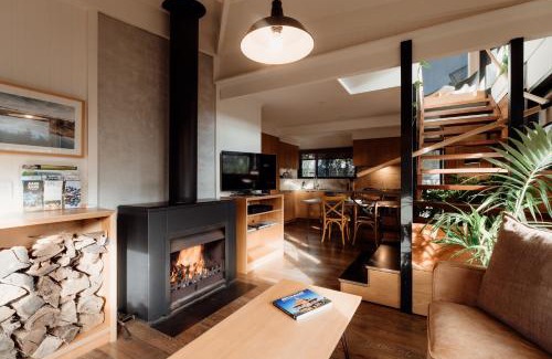 Surf Beach House | Stylish Retreat with Ocean View at Surf Beach - 4 Star