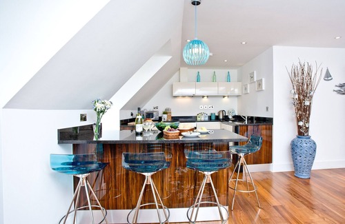 Newquay Apartment | Stylish Apartment with Ocean View in Watergate Bay