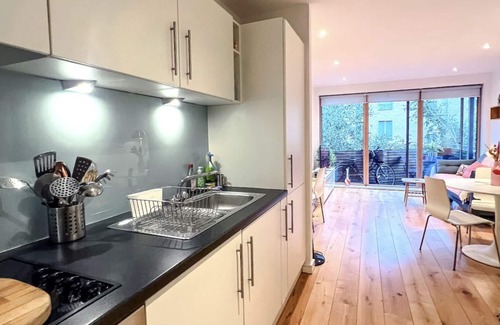 Hoxton West Apartment | Bright & Stylish Shoreditch Apartment - Rated 9.8/10!