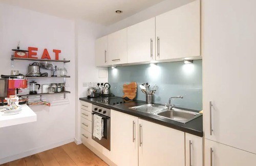 Hoxton West Apartment | Bright & Stylish Shoreditch Apartment - Rated 9.8/10!