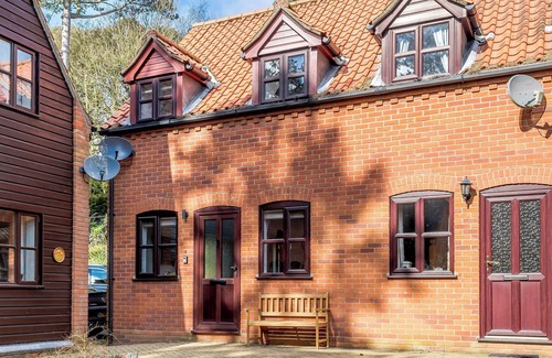 Cromer Cottage | Stylish Oceanfront Escape for Discerning Travelers