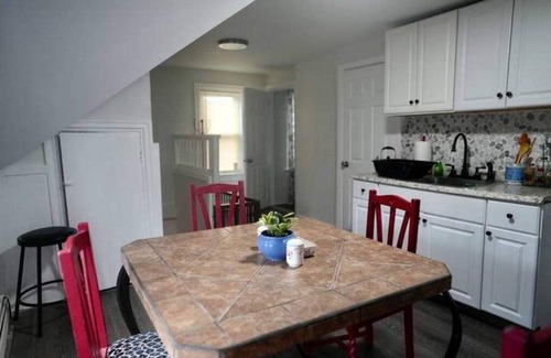Smith Hill Apartment | Stylish Palace: Family-Friendly Getaway with Spa Amenities