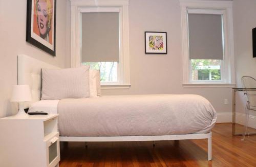 Griggs Park Apartment | Stylish Stay with Queen Bed and Modern Kitchen Amenities