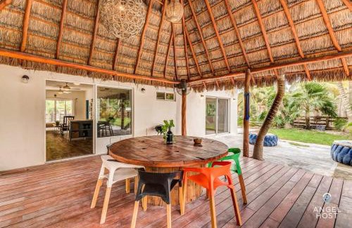 El Cuyo House | Ideal Beach Retreat for Family Gatherings & Fun