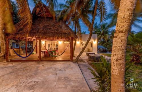 El Cuyo House | Ideal Beach Retreat for Family Gatherings & Fun