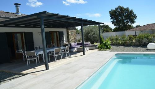 Valle-de-Campoloro Bed & Breakfast | Indulge at A Sulana Chambre d'hôtes: 4-Star Oceanfront Escape