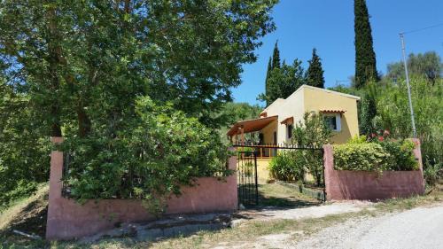 Aigialeia House | Pet-Friendly Bliss at A Sun Shine Home - Rated 10/10