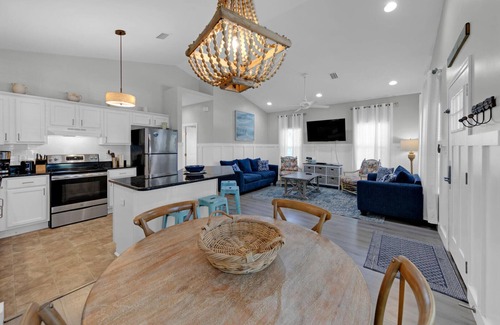 Seagrove Beach House | Experience A Sunshine Daydream - Steps to Beach & Cafes!