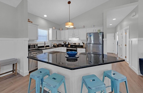 Seagrove Beach House | Experience A Sunshine Daydream - Steps to Beach & Cafes!
