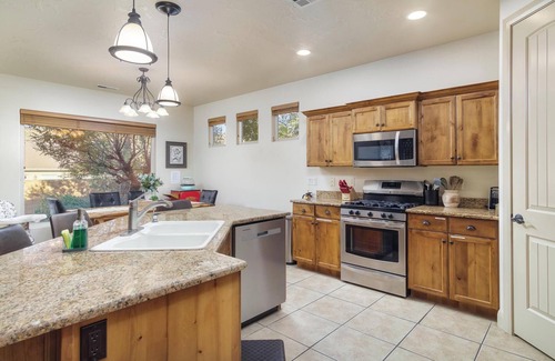 La Verkin House | Experience Unique Decor, Fun Games & Family-Friendly Amenities