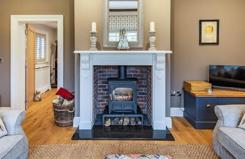Alford Cottage | Romantic Retreat with Hot Tub and Ocean View Awaits You