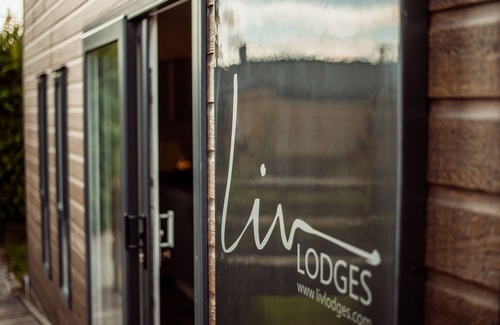 Barmston Cottage | Superior Lodge for 6: Enjoy Spa, Hot Tub & Family Comfort