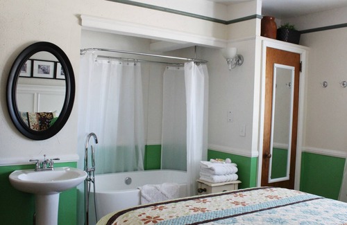 Vernal House | A sweet place to pray for the night!