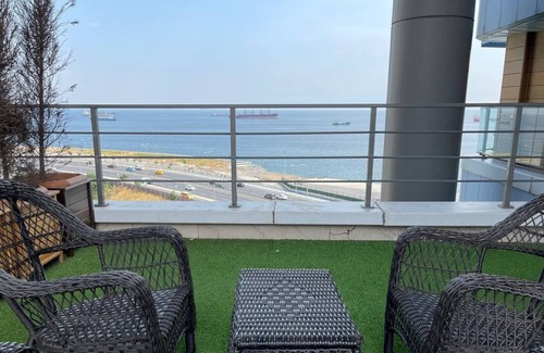 Zeytinburnu Apartment | a sweet place with a great view on the seaside and a large balcony.