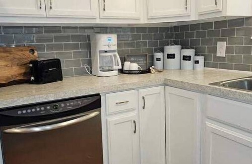 Wake Village House | Cozy Escape with Fireplace & King Bed - Rated 10/10!