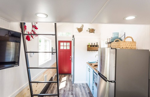 Washington County House | Idyllic Retreat: A Tiny Sanctuary Outside the City
