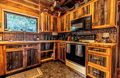 Livingston Cabin | Authentic Montana Retreat with Spa and Pet-Friendly Options