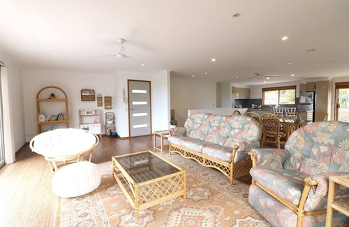 Berrambool House | Experience Bali Bliss in a 3 Bedroom Pet Friendly Home