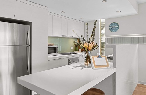 Lorne Apartment | Elegant Oceanfront Escape - Forget the Car and Relax!