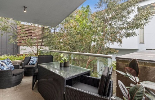 Lorne Apartment | Elegant Oceanfront Escape - Forget the Car and Relax!