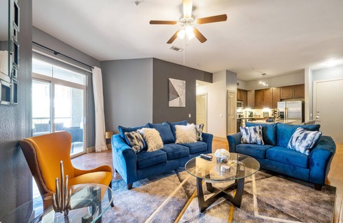 South Central Houston Apartment | Elegant Getaway at MD Anderson/NRG with Pool & Kitchen