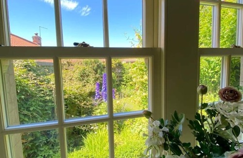 East Linton Cottage | Exceptional East Lothian Cottage with Ocean and Lake Views