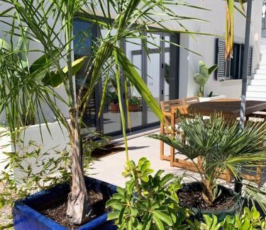 Lagoa e Carvoeiro Apartment | Tranquil Garden Apartment in Carvoeiro - Guest Rated 10/10