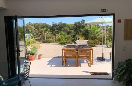 Lagoa e Carvoeiro Apartment | Tranquil Garden Apartment in Carvoeiro - Guest Rated 10/10