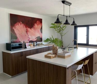 Lagoa e Carvoeiro Apartment | Tranquil Garden Apartment in Carvoeiro - Guest Rated 10/10