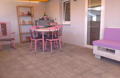 Sarria House | Family-Friendly Retreat at A Travesía Dos Soños, Pedreiras