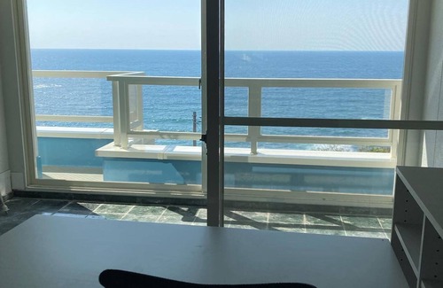 Hamada House | Ocean Front Room with Sunset Views and Family-Friendly Amenities