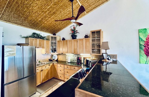 Hilo Condo | A Tropical Paradise 2 Bed/1bath. Stunning Bay and Ocean Views