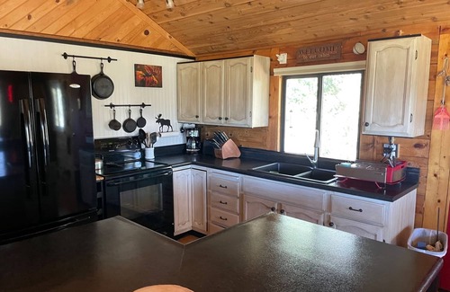 Stagetop Cabin | Cozy Log Cabin Retreat with Mountain Views in Indian Mountain