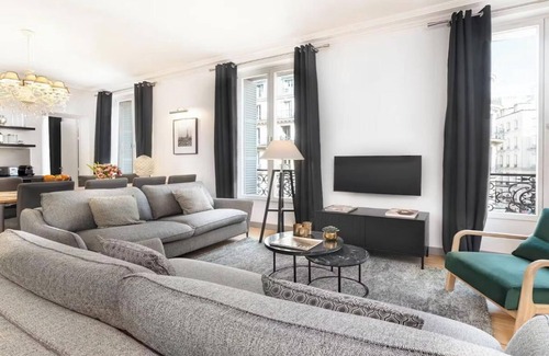 Vivienne Apartment | A TRUE PARISIAN CHARM LOCATED IN BETWEEN LOUVRE & PALAIS GARNIER -110 SQM