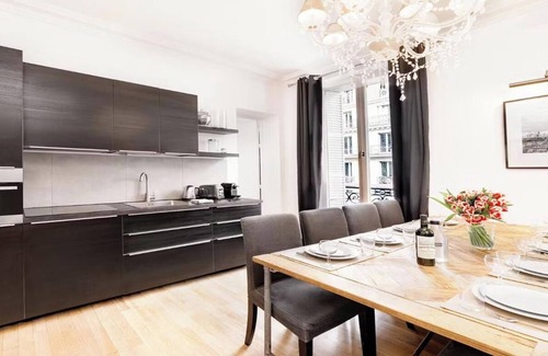 Vivienne Apartment | A TRUE PARISIAN CHARM LOCATED IN BETWEEN LOUVRE & PALAIS GARNIER -110 SQM